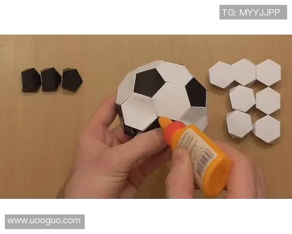 手工制作纸足球的创意教程与技巧分享让你轻松享受DIY乐趣